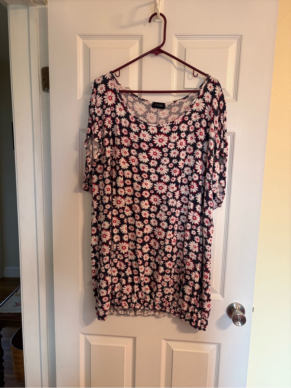 Navy, Red, and White Daisy Print Women's Scoop Neck Top